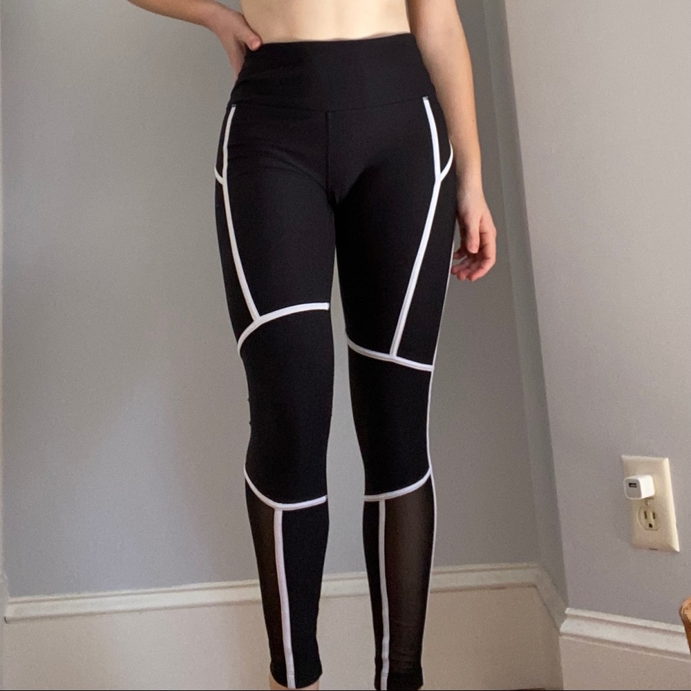 Mondetta black and white leggings